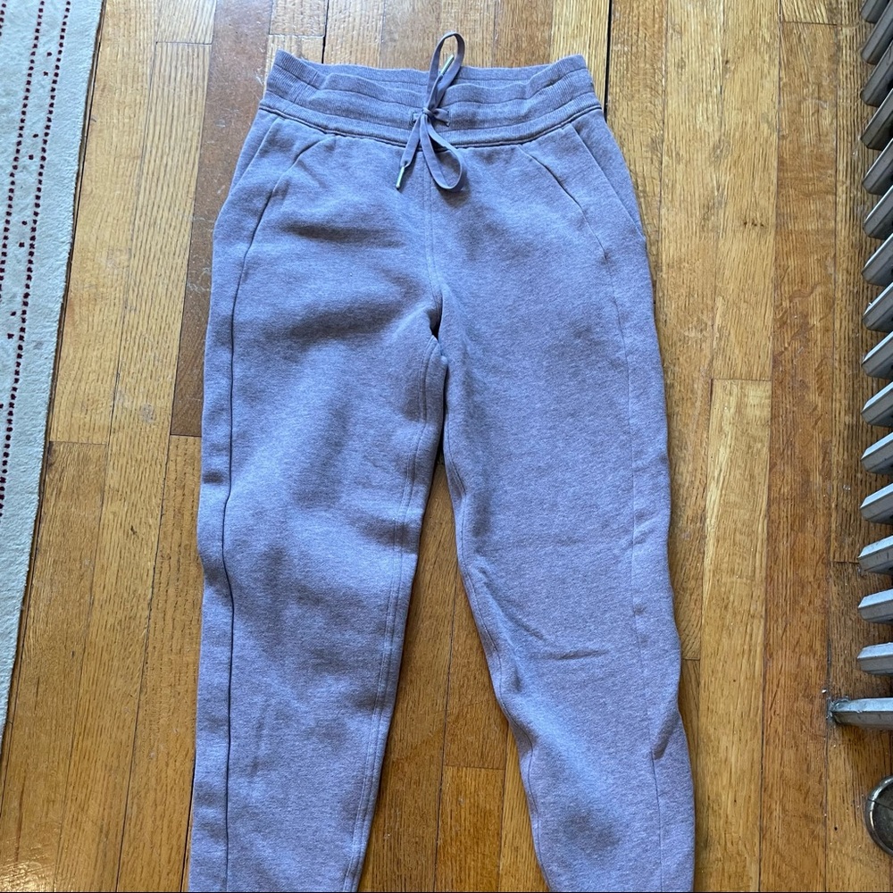 Lululemon sweatpants. Size 4. Great condition.